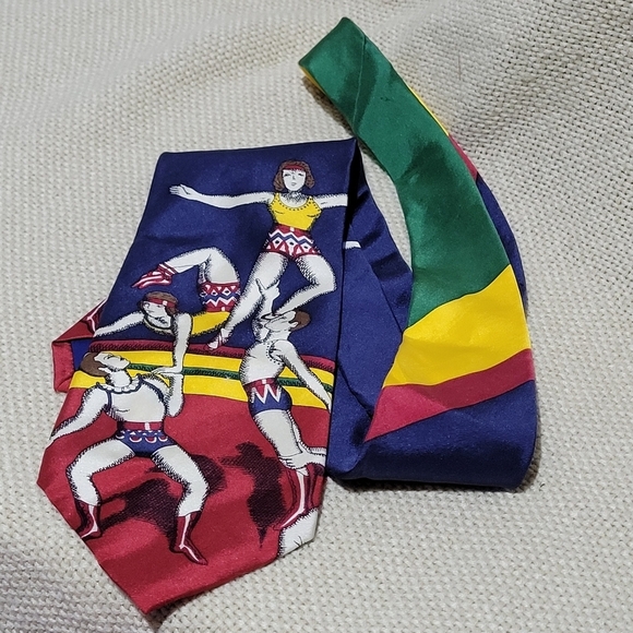 Vintage Perry Ellis Portfolio 100% Silk Acrobats Necktie Made in USA 55" x 4" - Picture 2 of 6